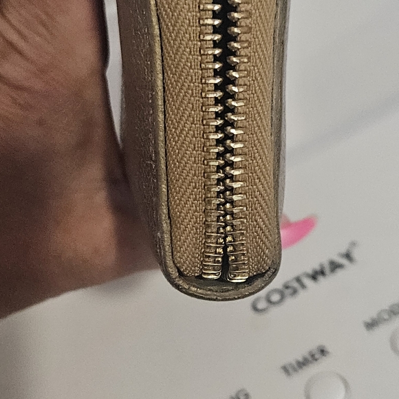 Jimmy Choo gold zippy wallet - Picture 11 of 12